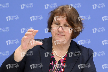 Bundespressekonferenz 'Impuls für messbare Bildungsziele' in Berlin