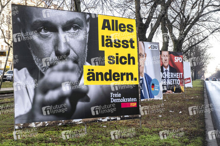 Wahlplakate zur Bundestagswahl 2025 in Berlin