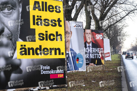 Wahlplakate zur Bundestagswahl 2025 in Berlin