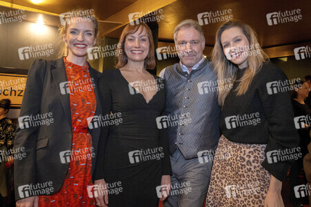 Filmpremiere 'Hundslinger Hochzeit' in München