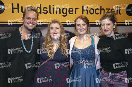 Filmpremiere 'Hundslinger Hochzeit' in München