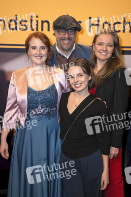 Filmpremiere 'Hundslinger Hochzeit' in München