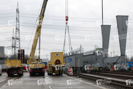 Neue Krananlage im Container-Terminal Köln-Eifeltor