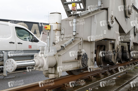 Neue Krananlage im Container-Terminal Köln-Eifeltor