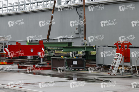 Neue Krananlage im Container-Terminal Köln-Eifeltor