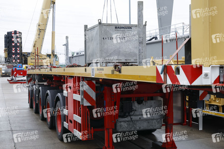 Neue Krananlage im Container-Terminal Köln-Eifeltor