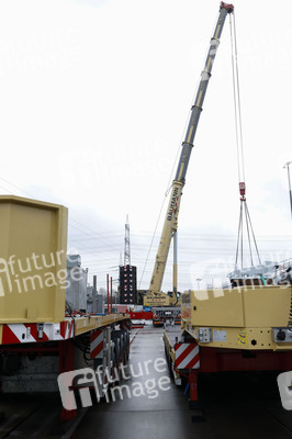 Neue Krananlage im Container-Terminal Köln-Eifeltor