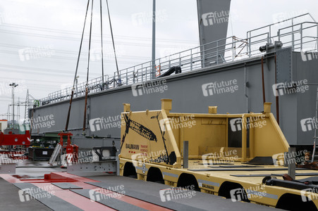 Neue Krananlage im Container-Terminal Köln-Eifeltor