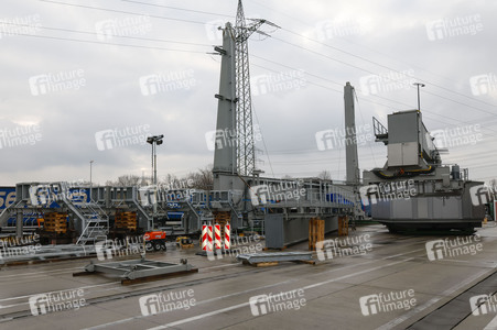 Neue Krananlage im Container-Terminal Köln-Eifeltor