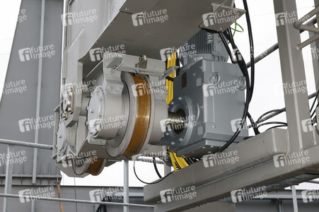 Neue Krananlage im Container-Terminal Köln-Eifeltor