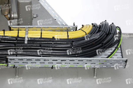 Neue Krananlage im Container-Terminal Köln-Eifeltor