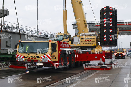 Neue Krananlage im Container-Terminal Köln-Eifeltor