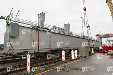 Neue Krananlage im Container-Terminal Köln-Eifeltor