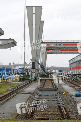 Neue Krananlage im Container-Terminal Köln-Eifeltor