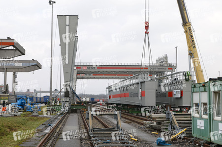 Neue Krananlage im Container-Terminal Köln-Eifeltor