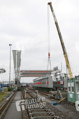 Neue Krananlage im Container-Terminal Köln-Eifeltor