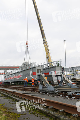 Neue Krananlage im Container-Terminal Köln-Eifeltor