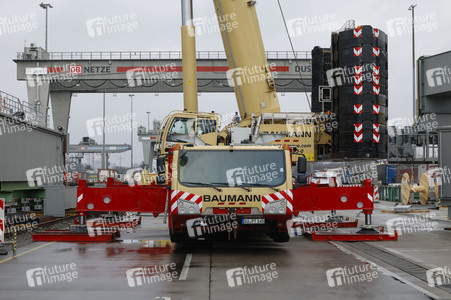 Neue Krananlage im Container-Terminal Köln-Eifeltor