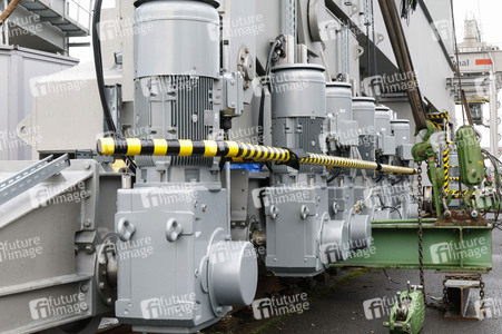 Neue Krananlage im Container-Terminal Köln-Eifeltor