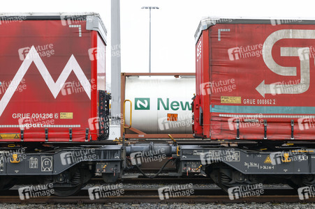 Neue Krananlage im Container-Terminal Köln-Eifeltor
