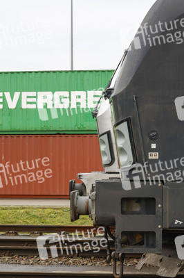 Neue Krananlage im Container-Terminal Köln-Eifeltor