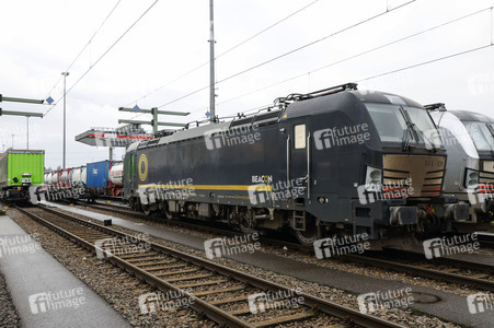 Neue Krananlage im Container-Terminal Köln-Eifeltor