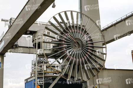 Neue Krananlage im Container-Terminal Köln-Eifeltor