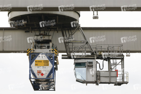 Neue Krananlage im Container-Terminal Köln-Eifeltor