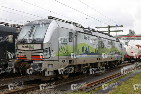 Neue Krananlage im Container-Terminal Köln-Eifeltor