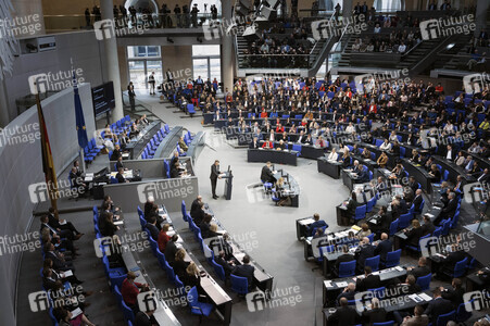 211. Sitzung des Deutschen Bundestages in Berlin