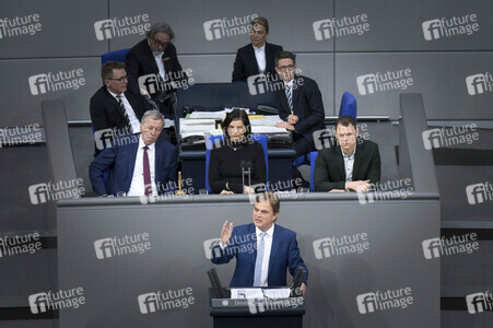 211. Sitzung des Deutschen Bundestages in Berlin