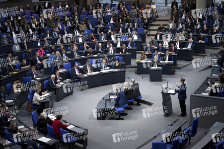 211. Sitzung des Deutschen Bundestages in Berlin