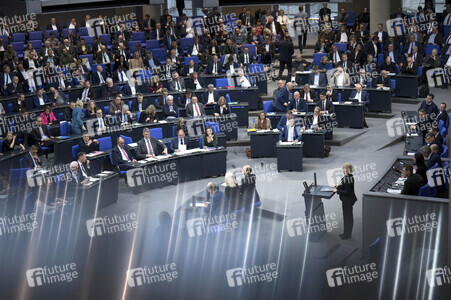 211. Sitzung des Deutschen Bundestages in Berlin