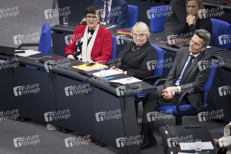 211. Sitzung des Deutschen Bundestages in Berlin