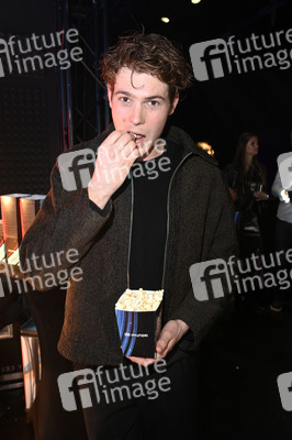 Bunte New Faces Party auf der Berlin Fashion Week A/W 2025 in Berlin