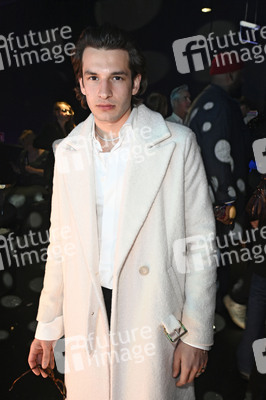 Bunte New Faces Party auf der Berlin Fashion Week A/W 2025 in Berlin