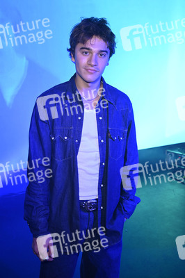 Bunte New Faces Party auf der Berlin Fashion Week A/W 2025 in Berlin