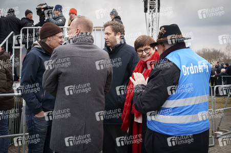 Demonstration 'Rettet die Brandmauer!' in Berlin