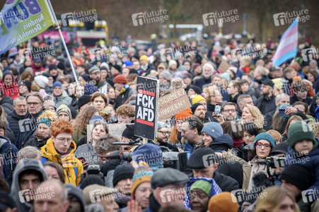 Demonstration 'Rettet die Brandmauer!' in Berlin
