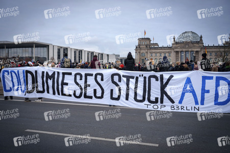Demonstration 'Rettet die Brandmauer!' in Berlin