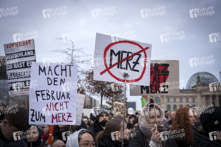Demonstration 'Rettet die Brandmauer!' in Berlin