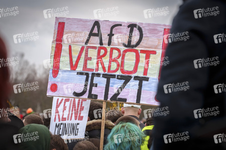 Demonstration 'Rettet die Brandmauer!' in Berlin