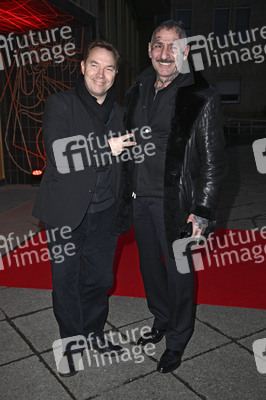 Theaterpremiere 'Keiner hat gesagt, dass Du ausziehen sollst' in Berlin