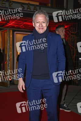 Theaterpremiere 'Keiner hat gesagt, dass Du ausziehen sollst' in Berlin