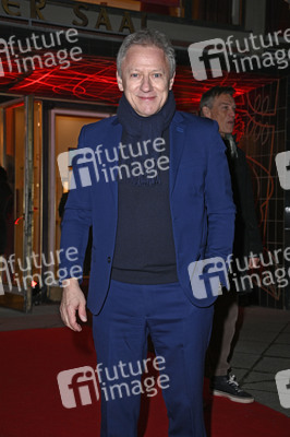 Theaterpremiere 'Keiner hat gesagt, dass Du ausziehen sollst' in Berlin