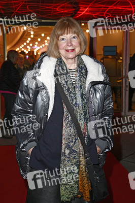 Theaterpremiere 'Keiner hat gesagt, dass Du ausziehen sollst' in Berlin