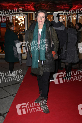 Theaterpremiere 'Keiner hat gesagt, dass Du ausziehen sollst' in Berlin