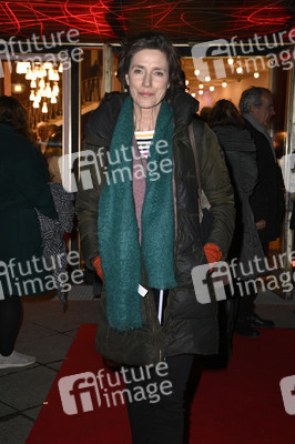 Theaterpremiere 'Keiner hat gesagt, dass Du ausziehen sollst' in Berlin