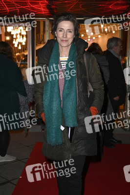 Theaterpremiere 'Keiner hat gesagt, dass Du ausziehen sollst' in Berlin