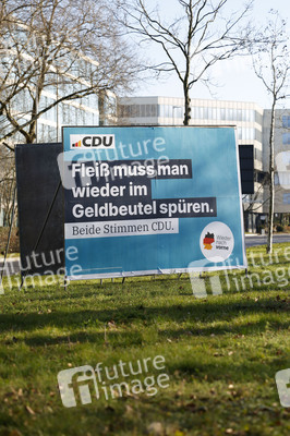 Wahlplakate zur Bundestagswahl 2025 in Bonn